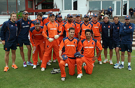 Wasim and van Schelven recieve their caps